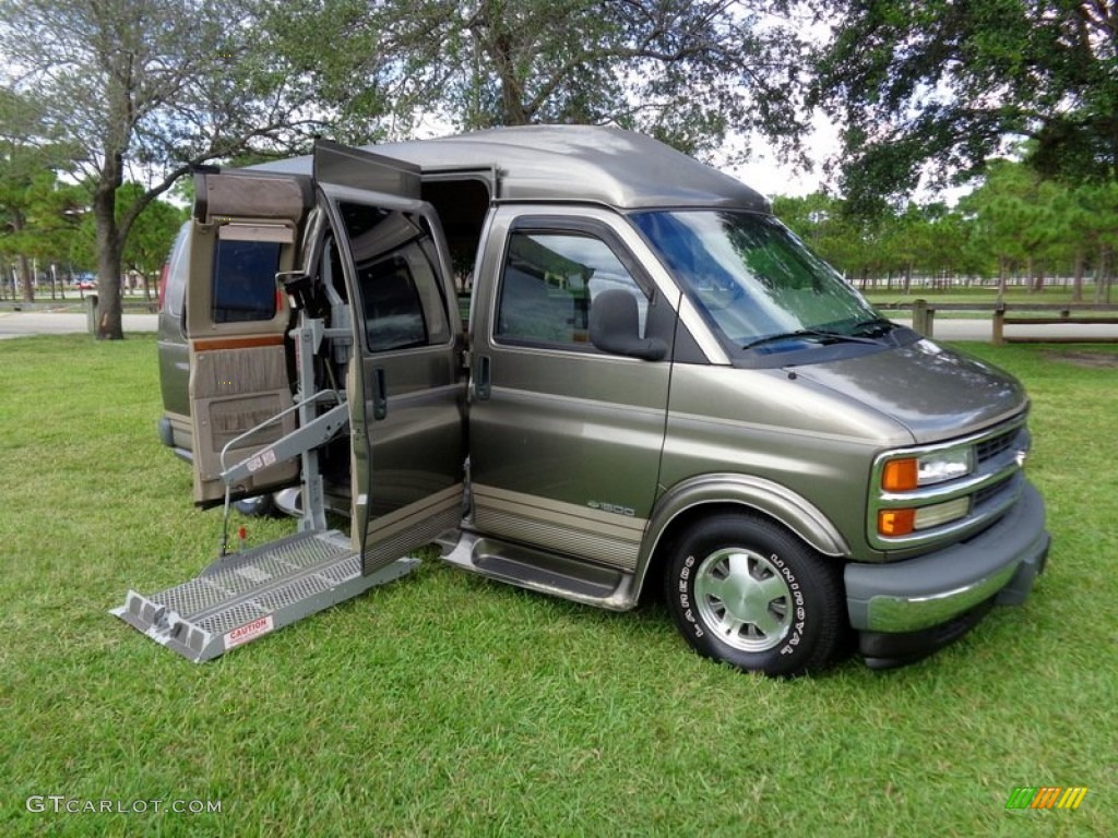 2000 Express G1500 Passenger Conversion Van - Medium Bronzemist Metallic / Neutral photo #78