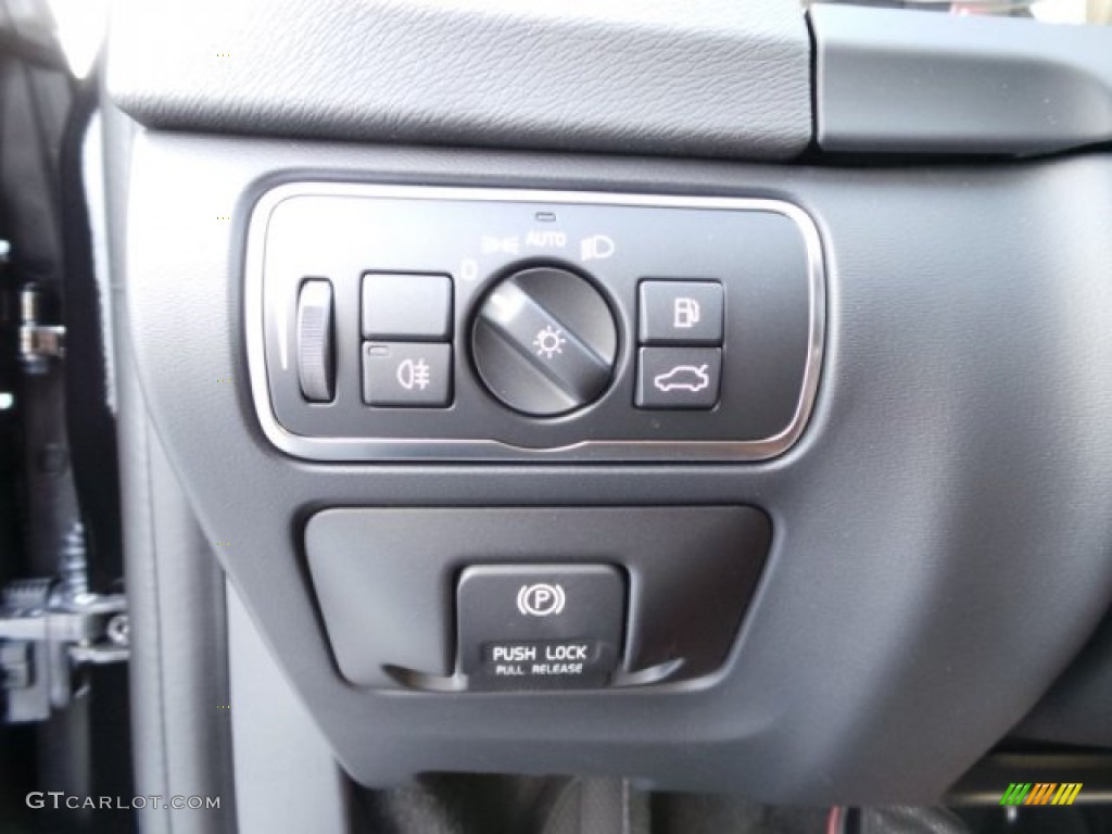 2015 Volvo S60 T6 Drive-E Controls Photos