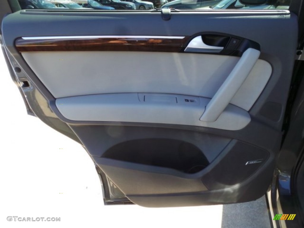 2015 Audi Q7 3.0 TDI Premium Plus quattro Limestone Gray Door Panel Photo #99452743