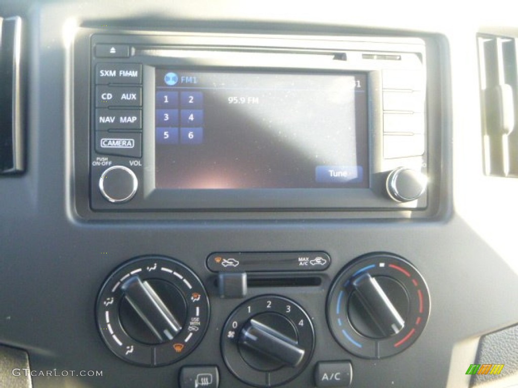 2015 Nissan NV200 SV Controls Photos