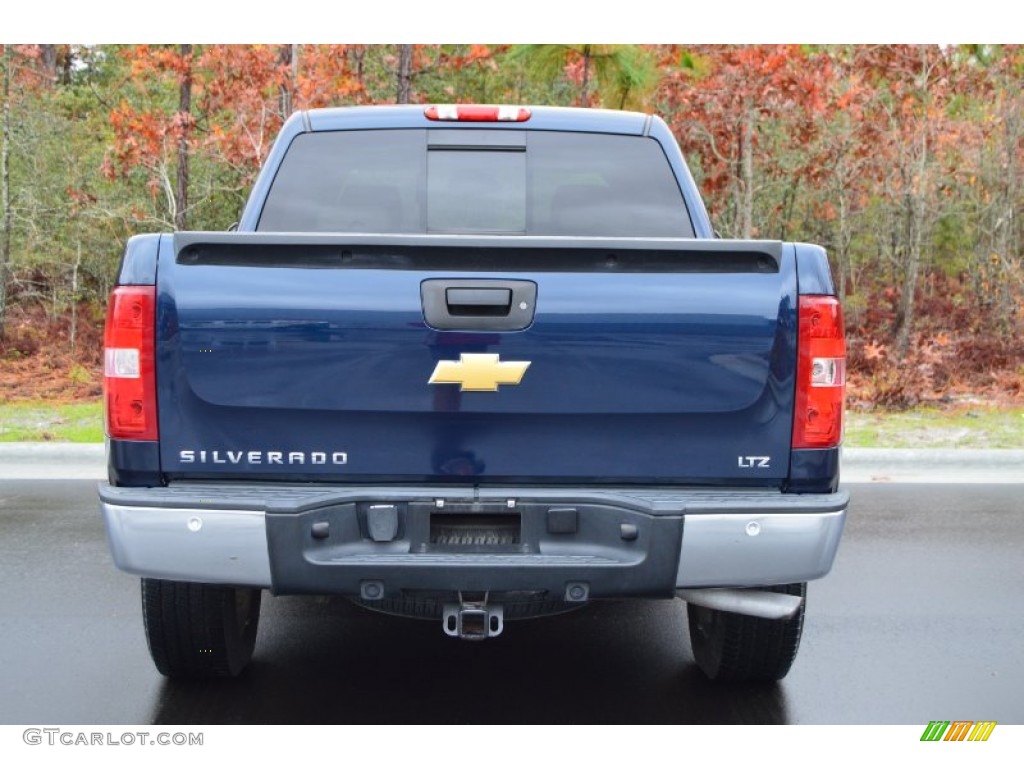 2007 Silverado 1500 LTZ Crew Cab 4x4 - Dark Blue Metallic / Light Titanium/Dark Titanium Gray photo #28