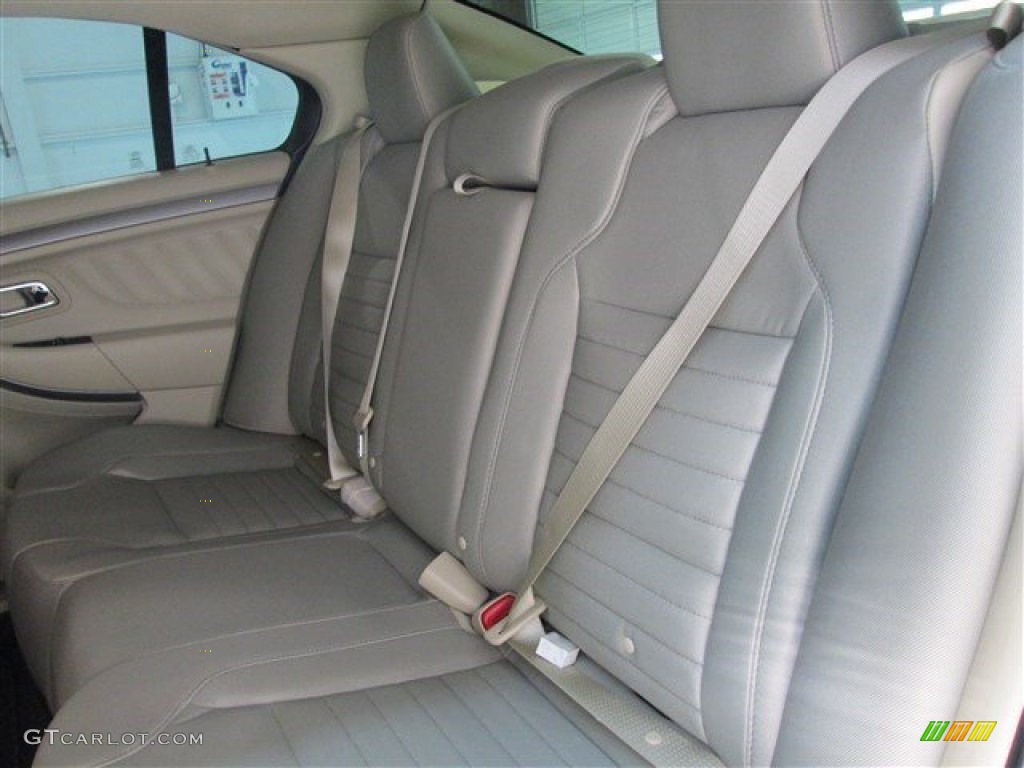 2015 Taurus SE - Tuxedo Black Metallic / Dune photo #11