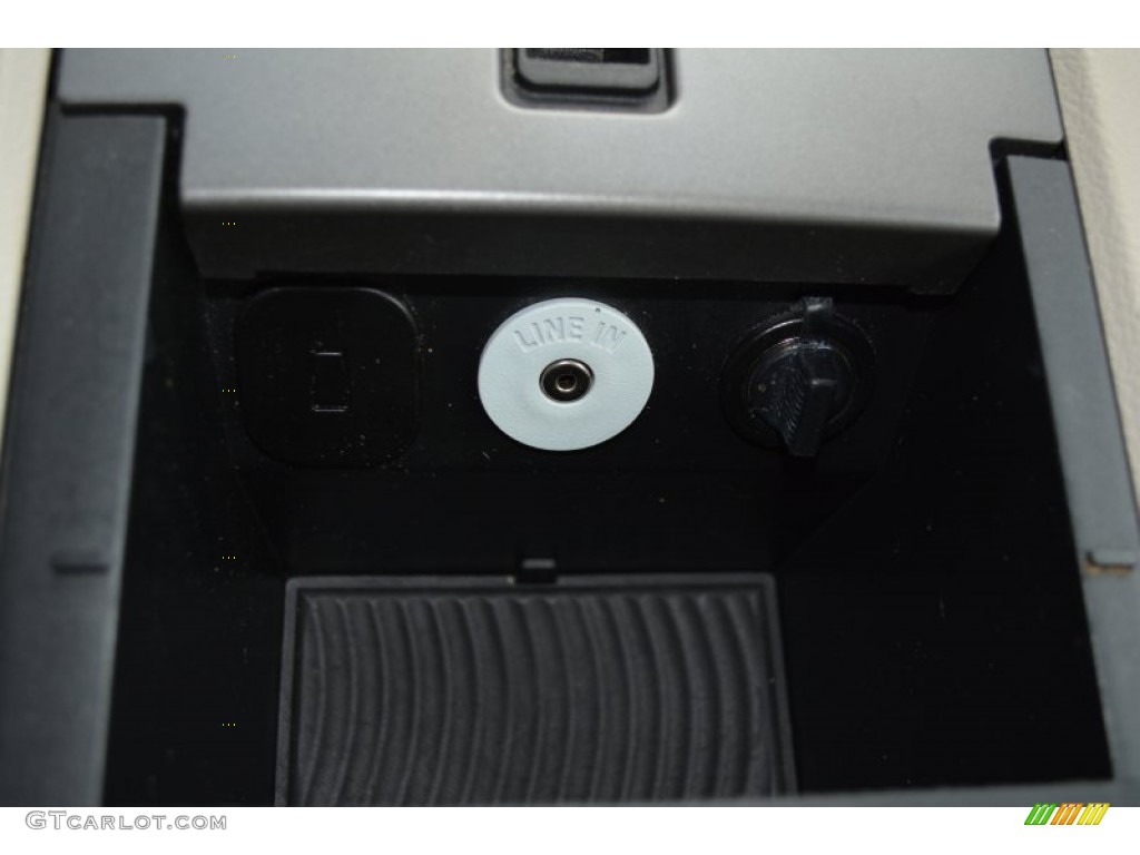 2011 Taurus SE - Ingot Silver / Light Stone photo #20