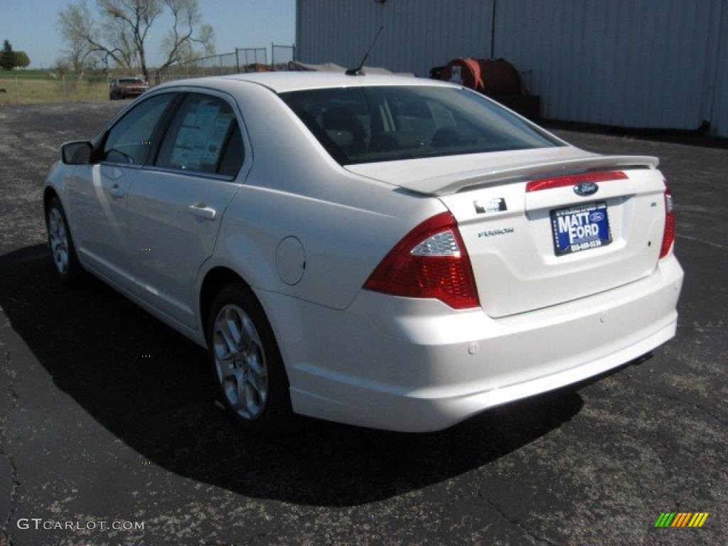 2010 Fusion SE - White Platinum Tri-coat Metallic / Charcoal Black photo #4