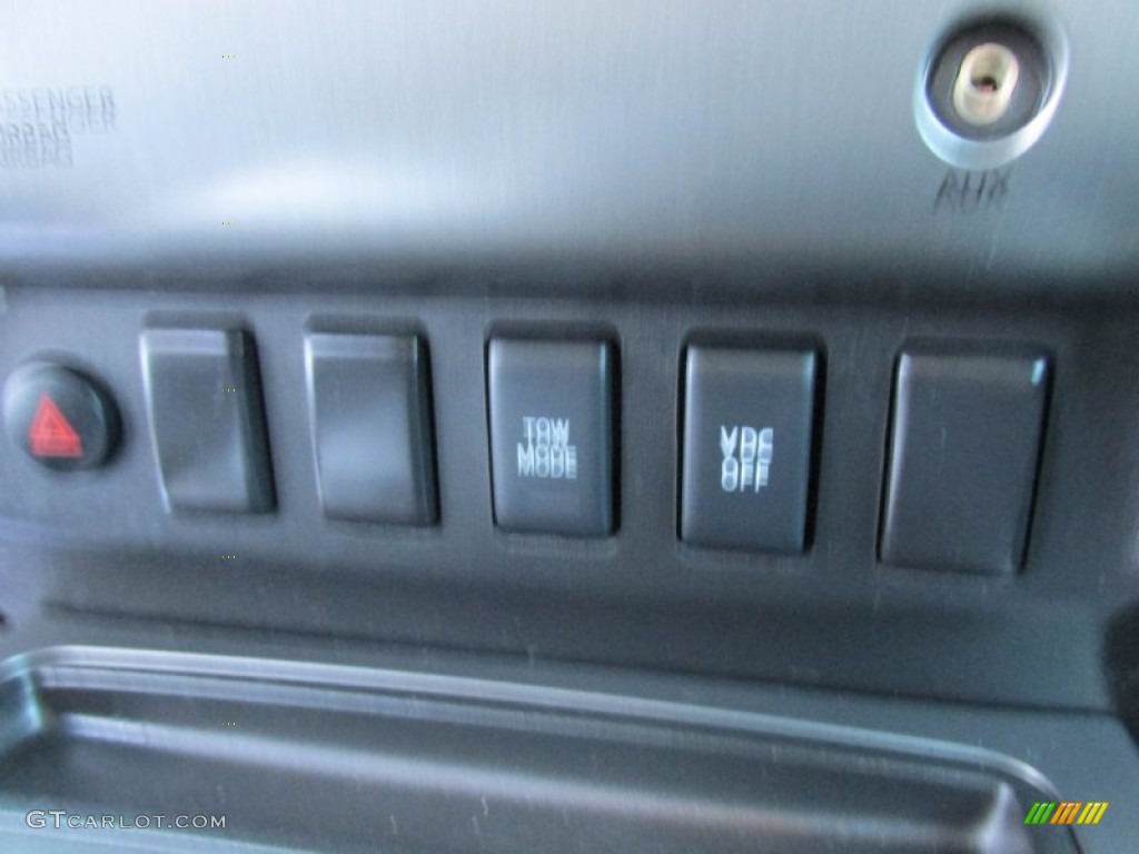 2011 Titan SV Crew Cab - Smoke Gray / Charcoal photo #40