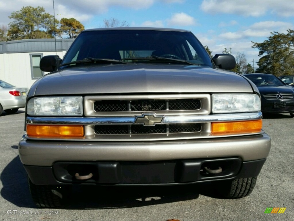 2003 S10 LS Crew Cab 4x4 - Light Pewter Metallic / Graphite photo #4
