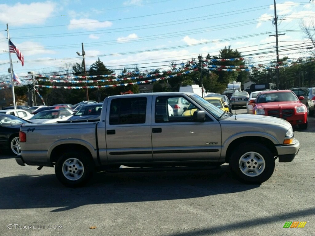 2003 S10 LS Crew Cab 4x4 - Light Pewter Metallic / Graphite photo #8