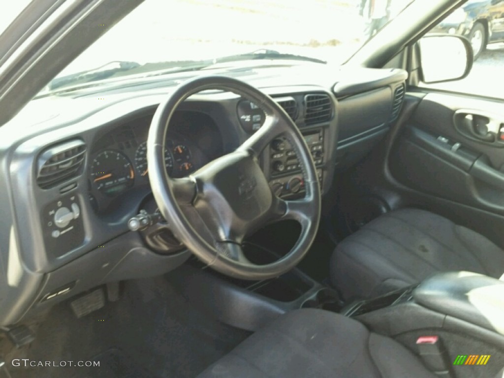 2003 S10 LS Crew Cab 4x4 - Light Pewter Metallic / Graphite photo #24