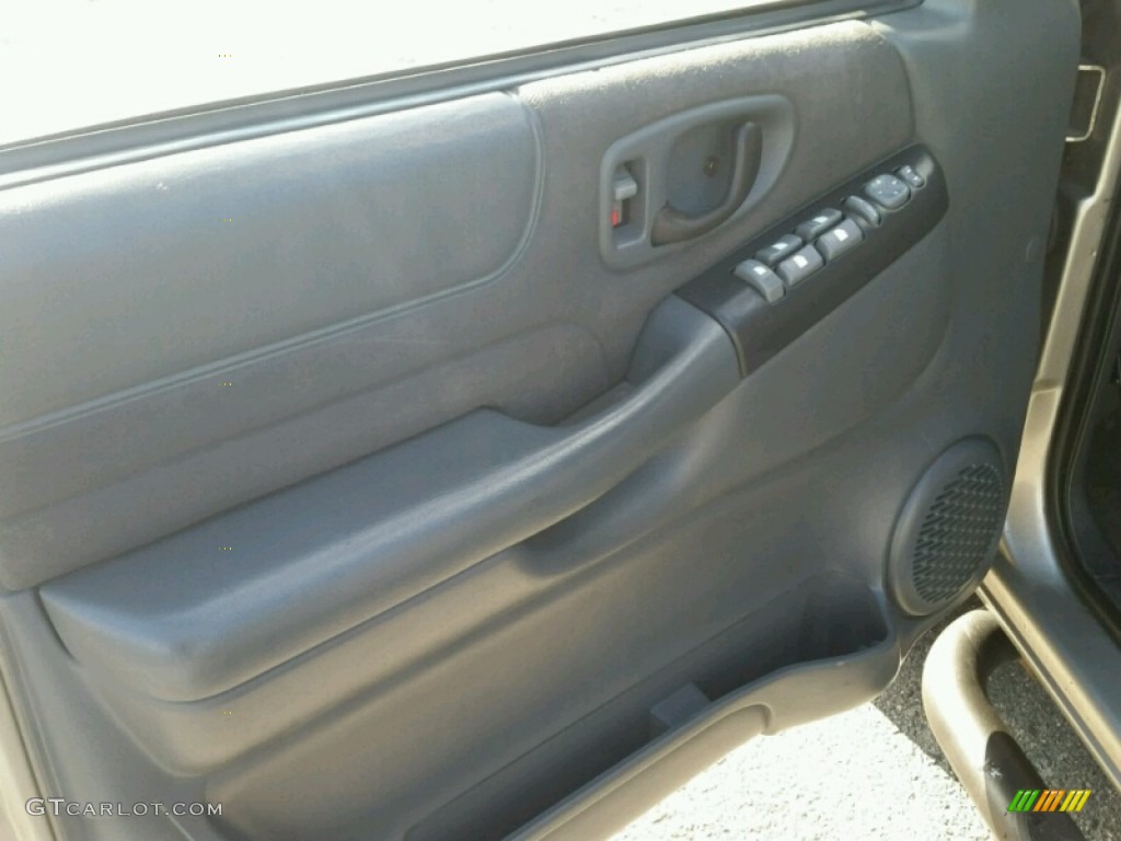 2003 S10 LS Crew Cab 4x4 - Light Pewter Metallic / Graphite photo #25