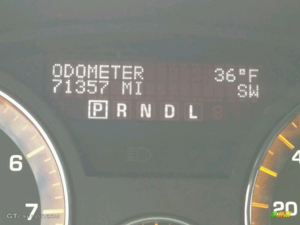 2009 Outlook XR AWD - Quicksilver / Black photo #32