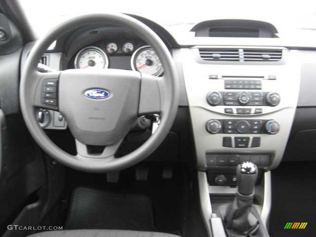 2009 Focus SE Sedan - Ebony Black / Charcoal Black photo #6
