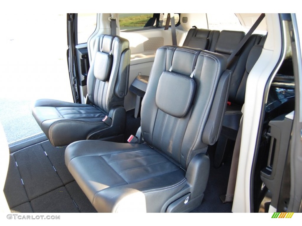 2014 Town & Country Touring - Brilliant Black Crystal Pearl / Black/Light Graystone photo #16