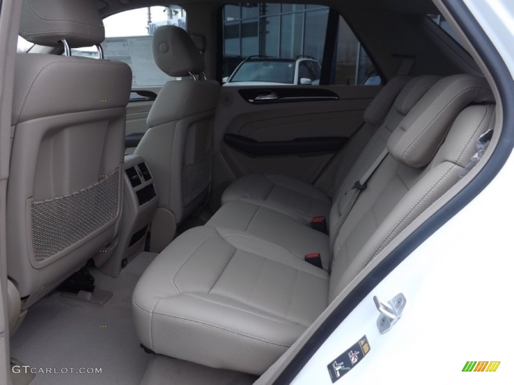 2015 Mercedes-Benz ML 250 BlueTEC 4Matic Rear Seat Photos