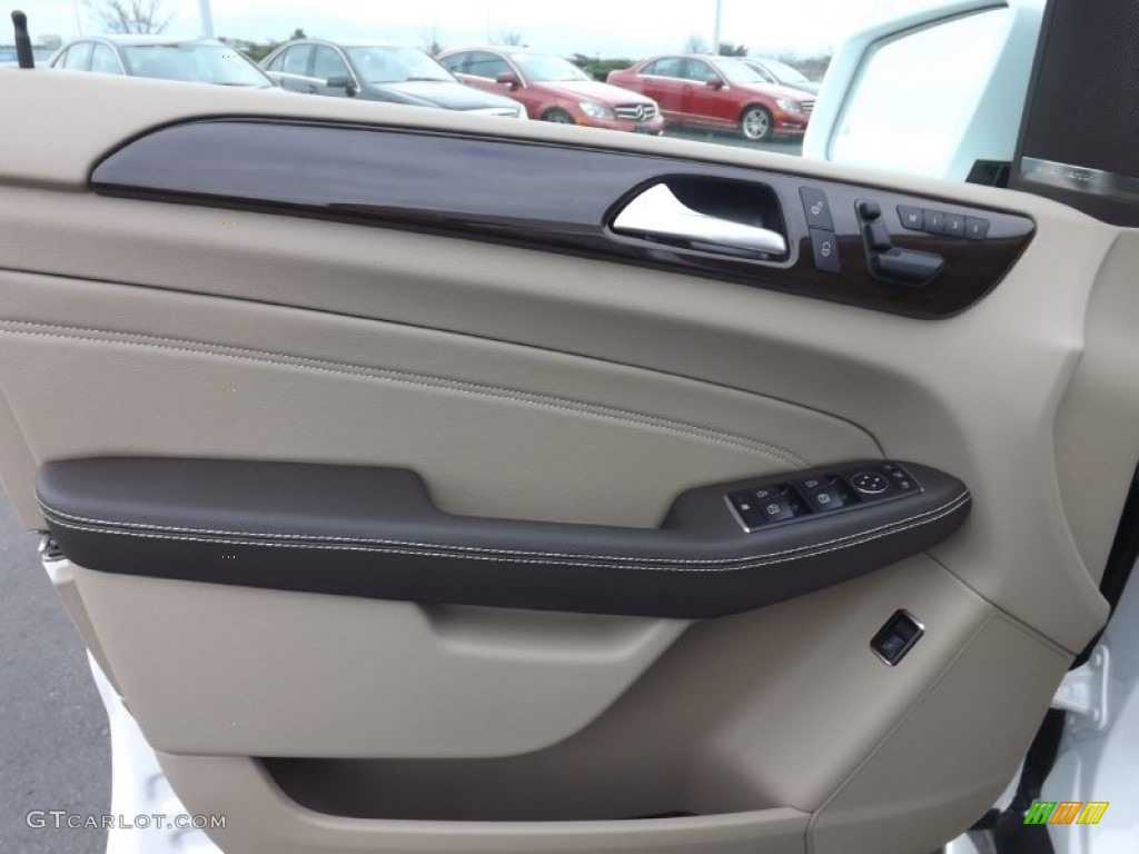 2015 Mercedes-Benz ML 250 BlueTEC 4Matic Door Panel Photos