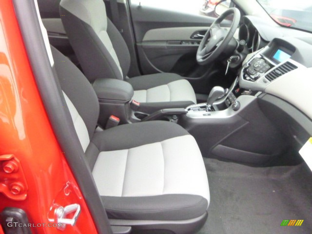 2015 Cruze LS - Red Hot / Jet Black/Medium Titanium photo #10