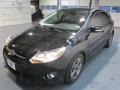 Tuxedo Black - Focus SE Hatchback Photo No. 3