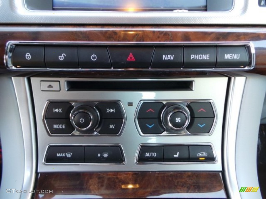 2015 Jaguar XF 2.0T Premium Controls Photo #99587161