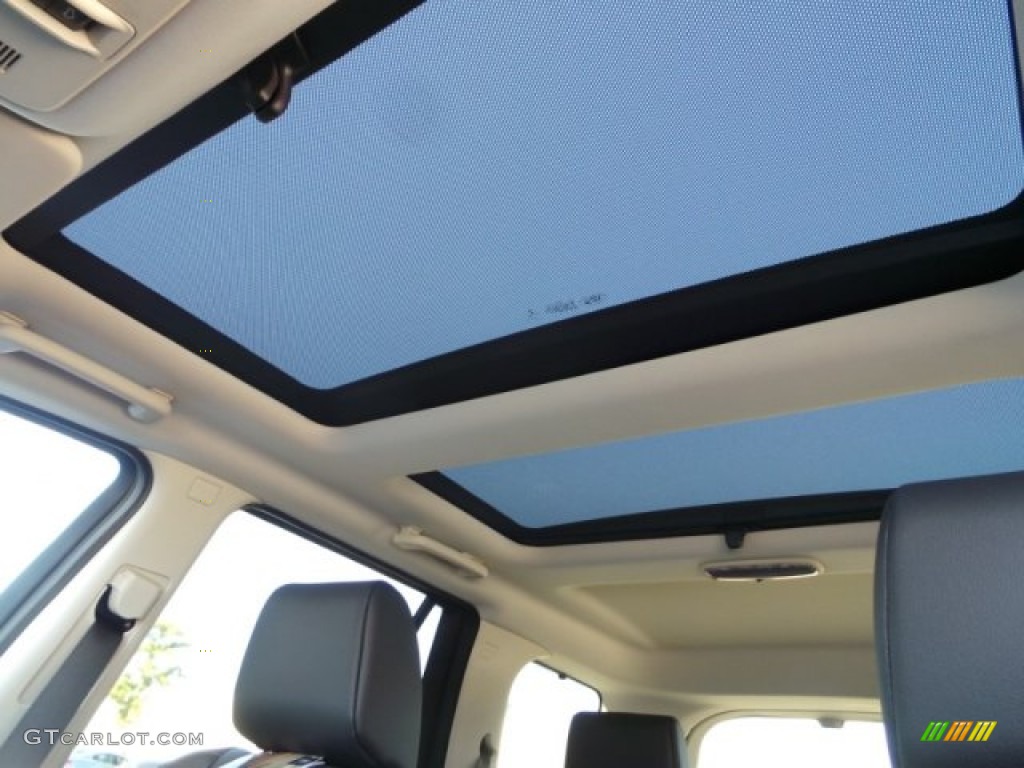 2015 Land Rover LR2 Standard LR2 Model Sunroof Photo #99593323