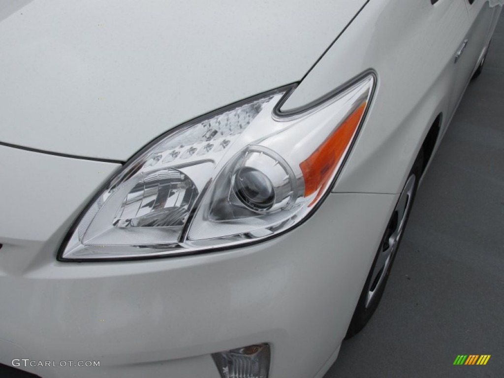2015 Prius Two Hybrid - Blizzard Pearl / Bisque photo #9