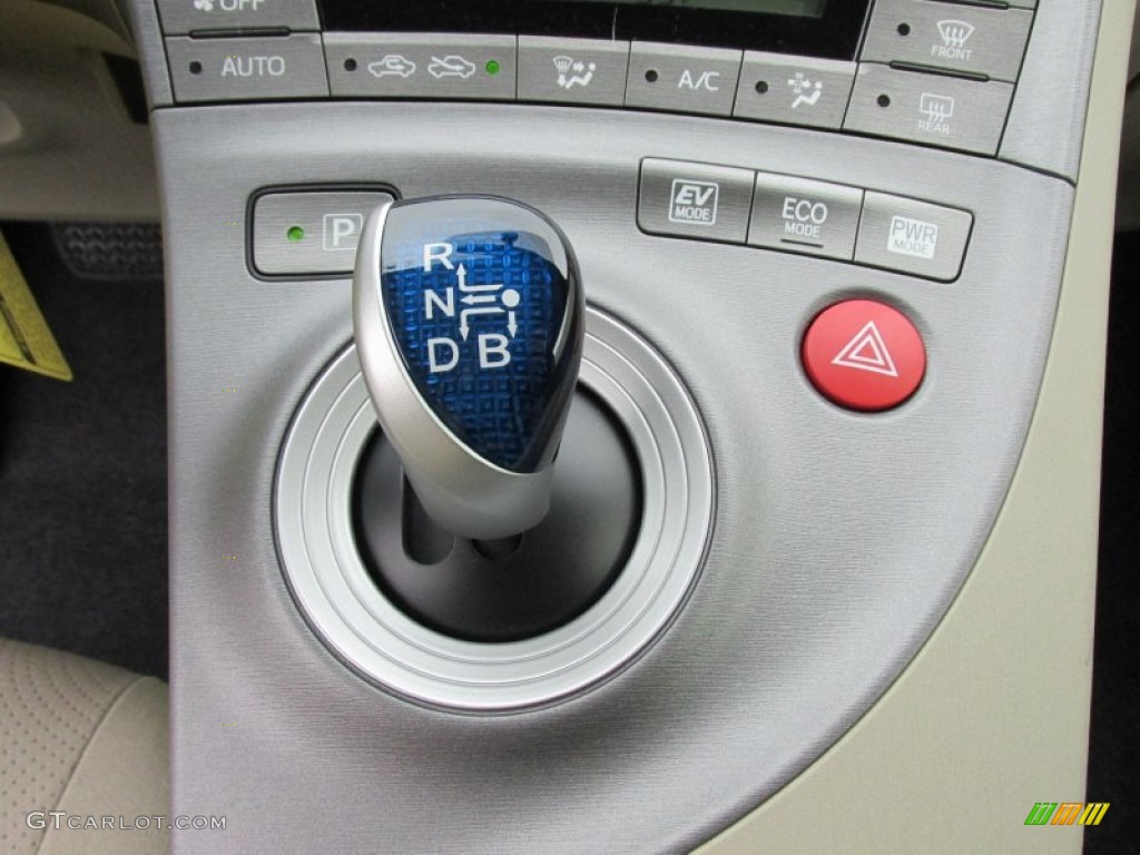 2015 Prius Two Hybrid - Blizzard Pearl / Bisque photo #31