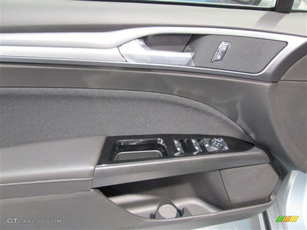 2015 Fusion SE - Ingot Silver Metallic / Charcoal Black photo #13