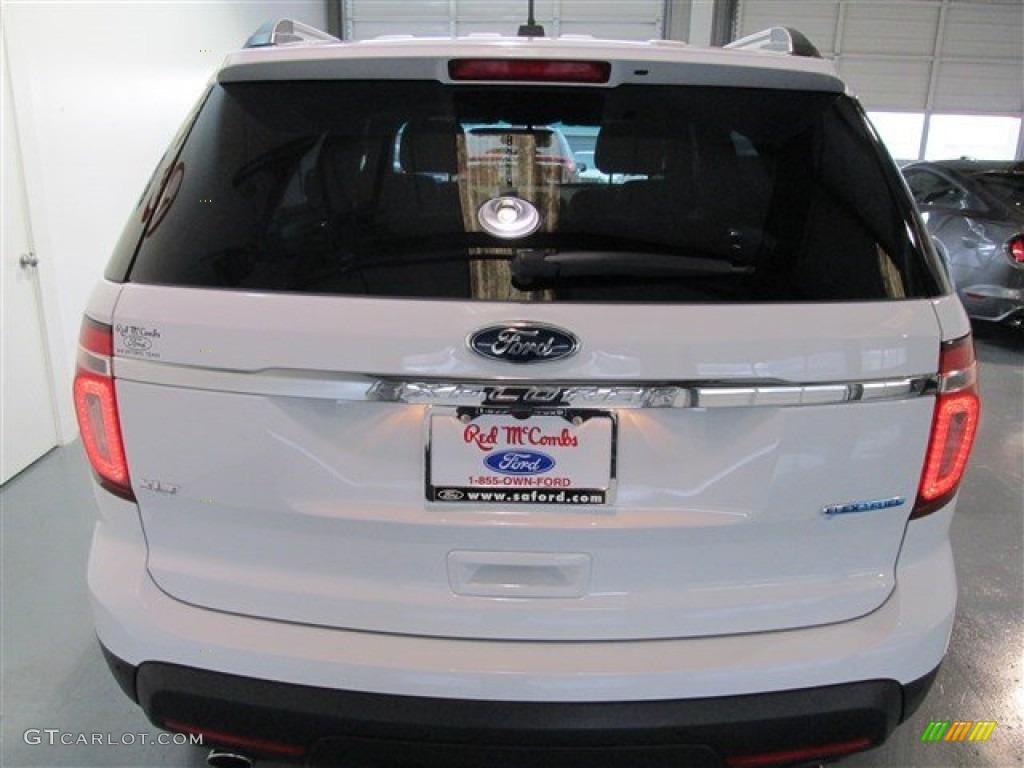 2015 Explorer XLT - Oxford White / Medium Light Stone photo #5