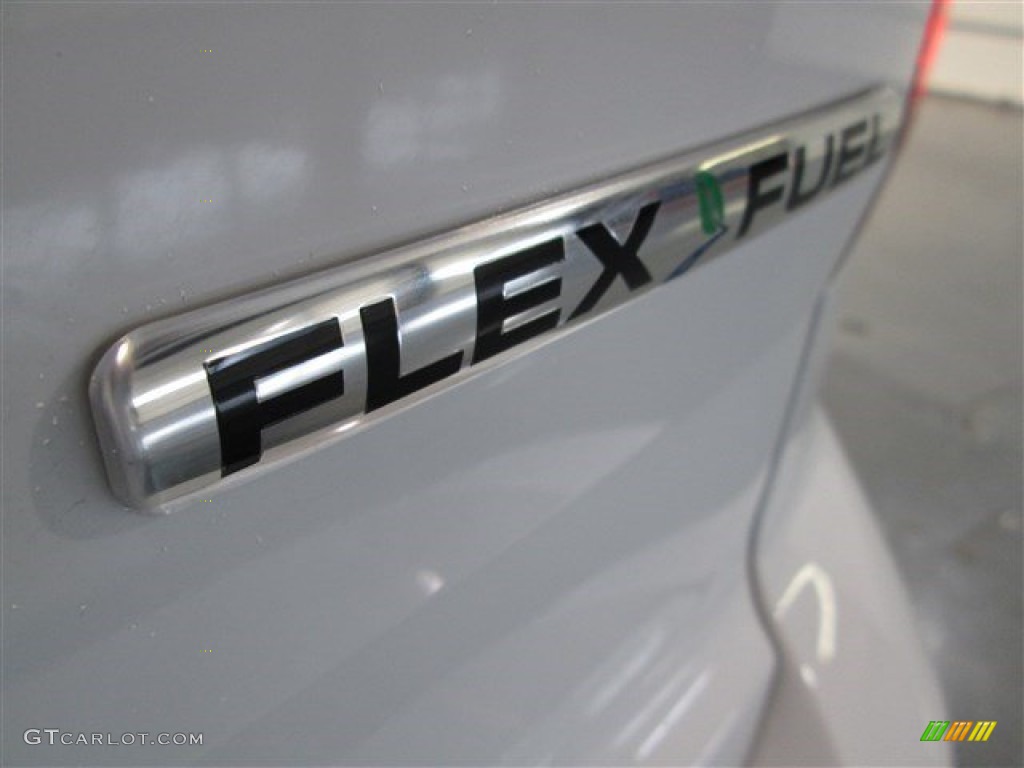 2015 Explorer XLT - Oxford White / Medium Light Stone photo #8