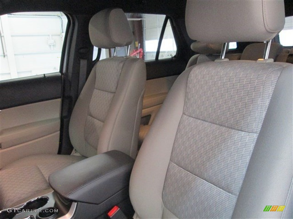 2015 Explorer XLT - Oxford White / Medium Light Stone photo #10