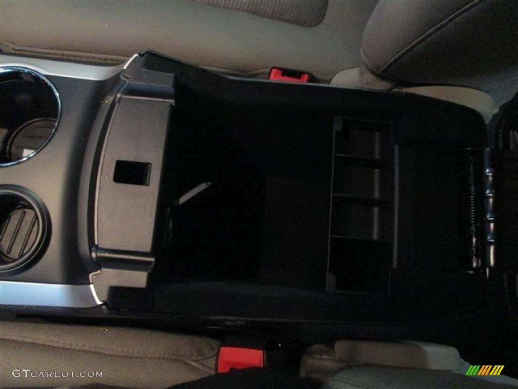 2015 Explorer XLT - Oxford White / Medium Light Stone photo #23