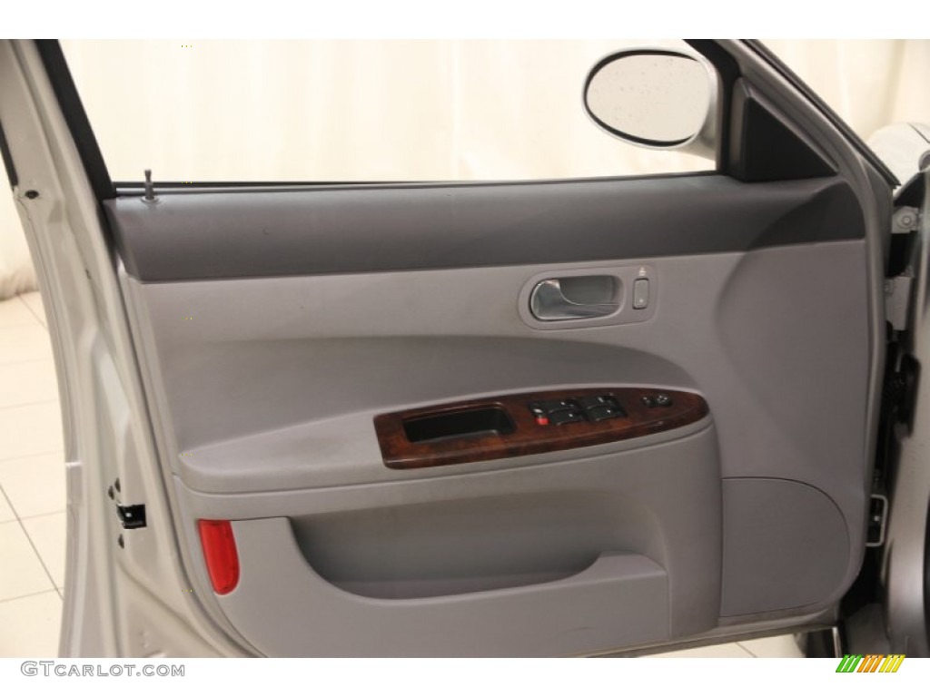 2007 Buick LaCrosse CXL Gray Door Panel Photo #99600801