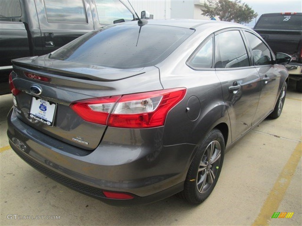 2014 Focus SE Sedan - Sterling Gray / Charcoal Black photo #2