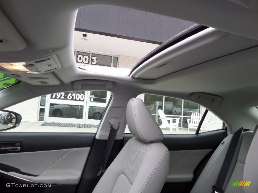 2014 IS 250 - Starfire Pearl / Light Gray photo #12