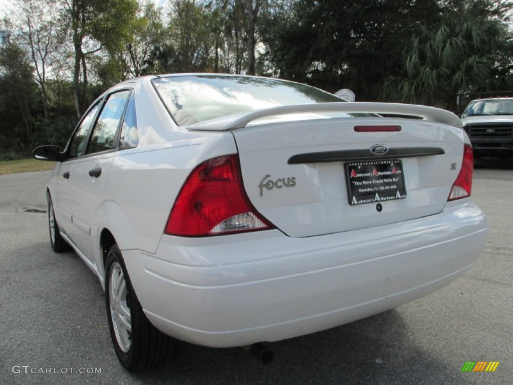 2003 Focus LX Sedan - Cloud 9 White / Medium Parchment photo #5