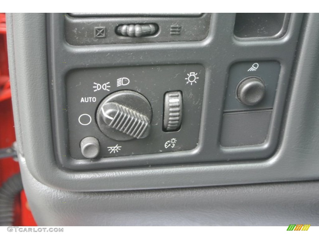 2006 GMC Sierra 1500 SL Crew Cab Controls Photo #99613068