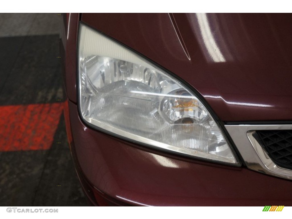 2006 Focus ZX4 SES Sedan - Dark Toreador Red Metallic / Dark Pebble/Light Pebble photo #34