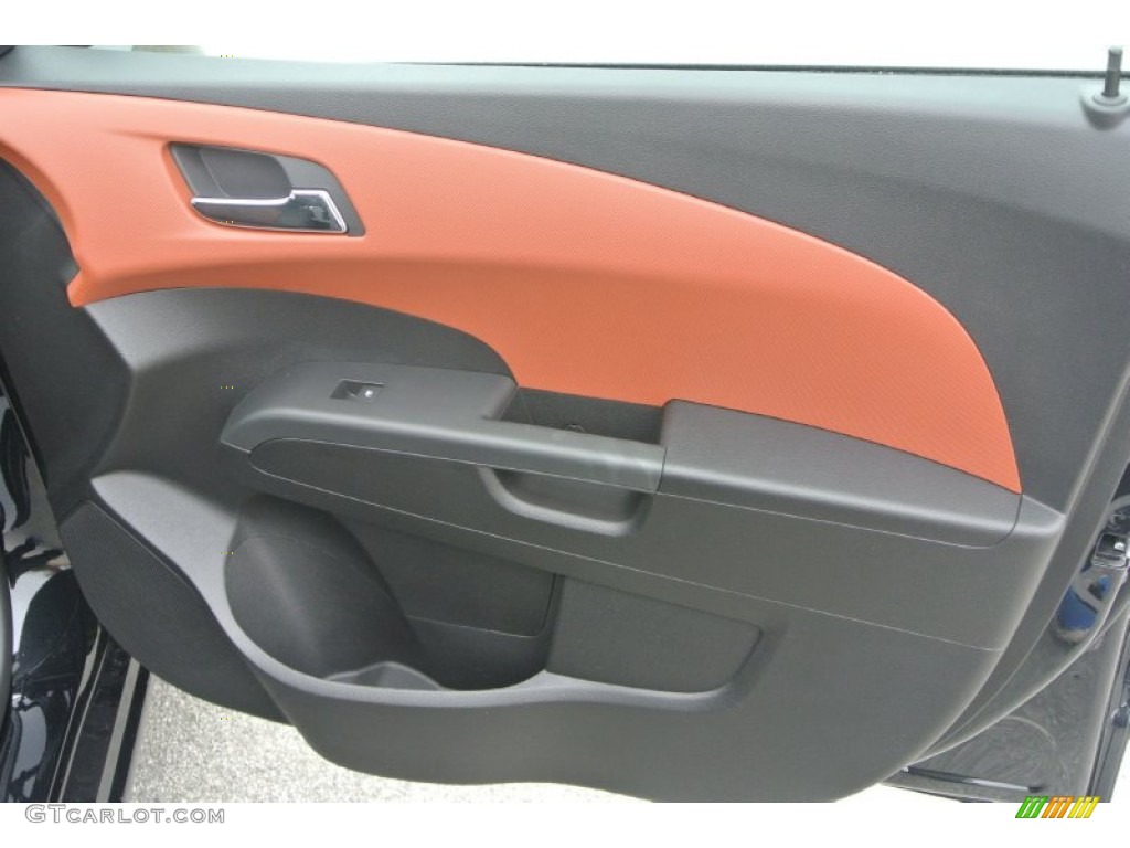 2015 Chevrolet Sonic LT Sedan Jet Black/Brick Door Panel Photo #99615546