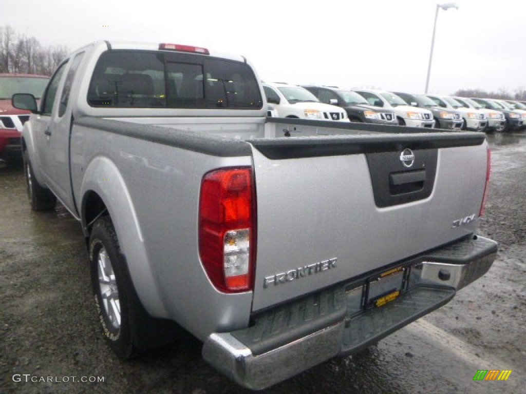 2015 Frontier SV King Cab 4x4 - Brilliant Silver / Steel photo #5
