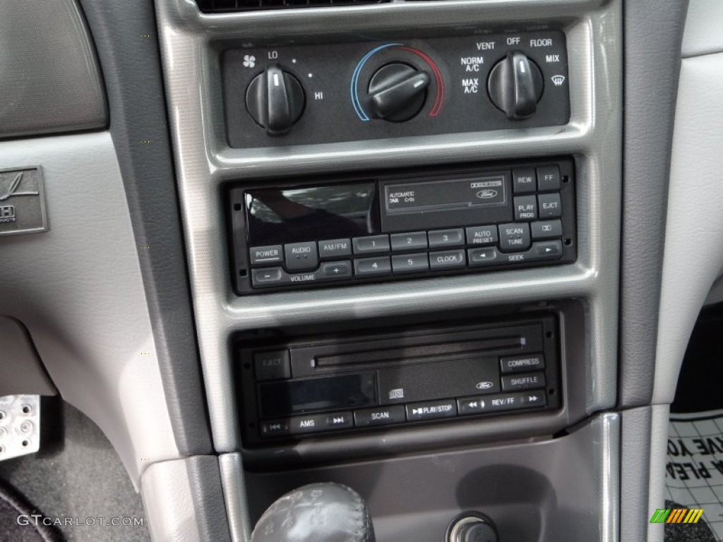 2000 Ford Mustang GT Coupe Controls Photos