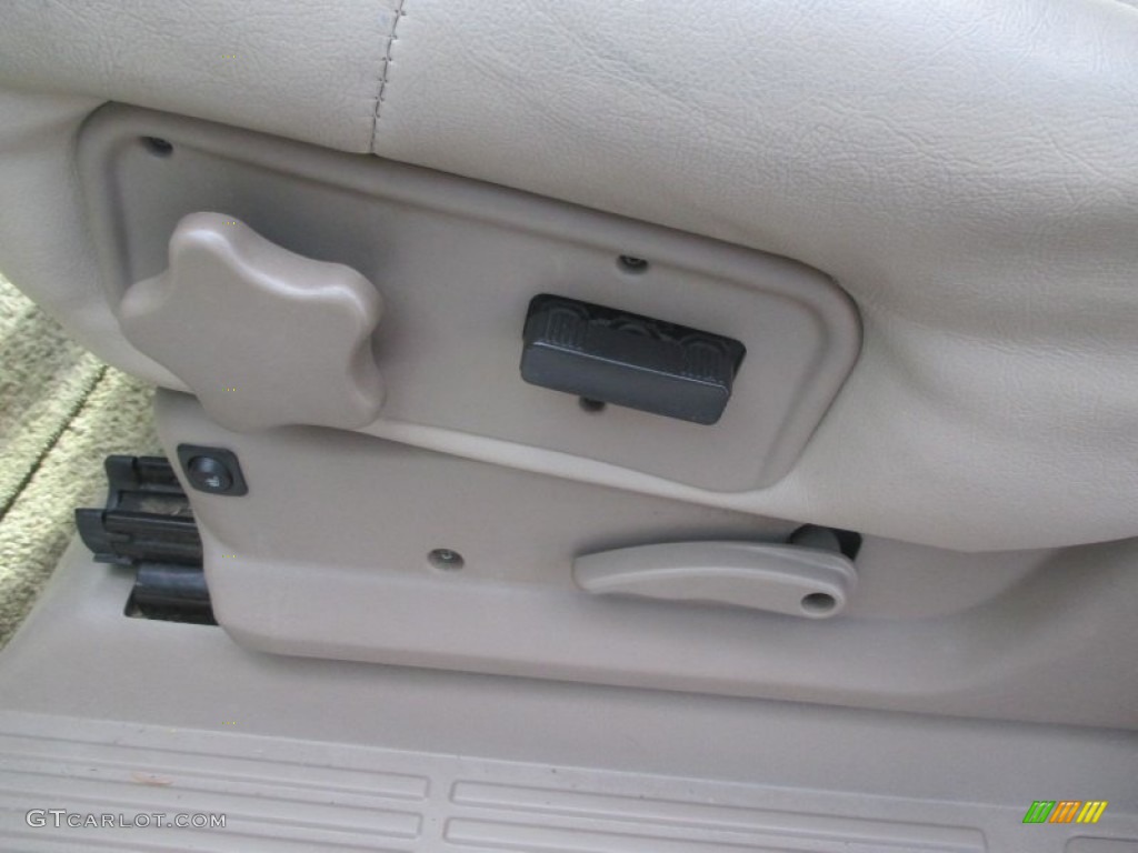 2002 Tahoe LS 4x4 - Light Pewter Metallic / Tan/Neutral photo #5