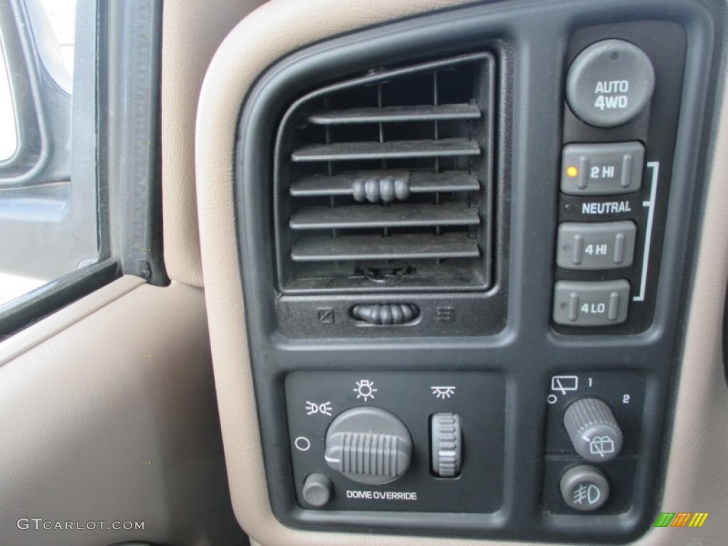 2002 Chevrolet Tahoe LS 4x4 Controls Photos