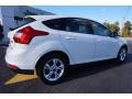 Oxford White - Focus SE Hatchback Photo No. 7