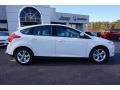 Oxford White - Focus SE Hatchback Photo No. 8