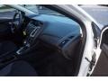 Oxford White - Focus SE Hatchback Photo No. 18