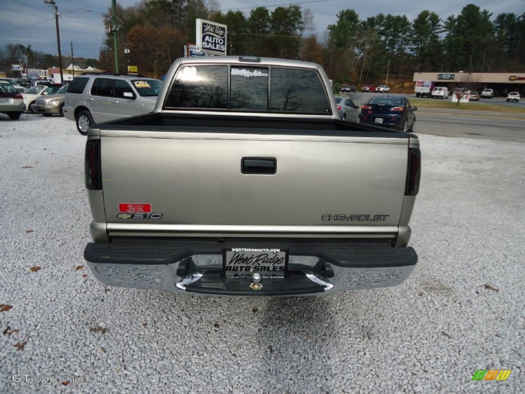 2001 S10 LS Crew Cab 4x4 - Light Pewter Metallic / Graphite photo #6