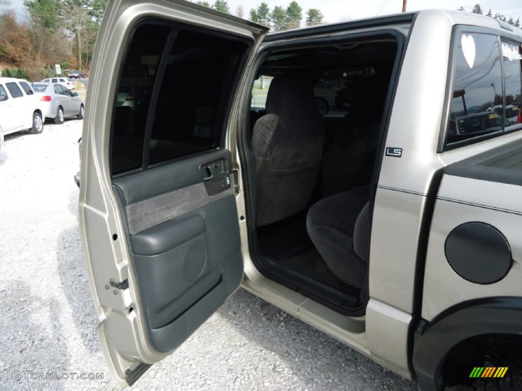 2001 S10 LS Crew Cab 4x4 - Light Pewter Metallic / Graphite photo #20