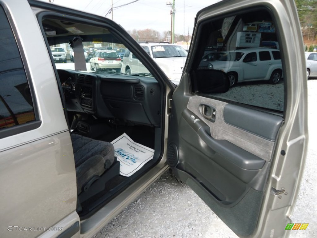 2001 S10 LS Crew Cab 4x4 - Light Pewter Metallic / Graphite photo #24