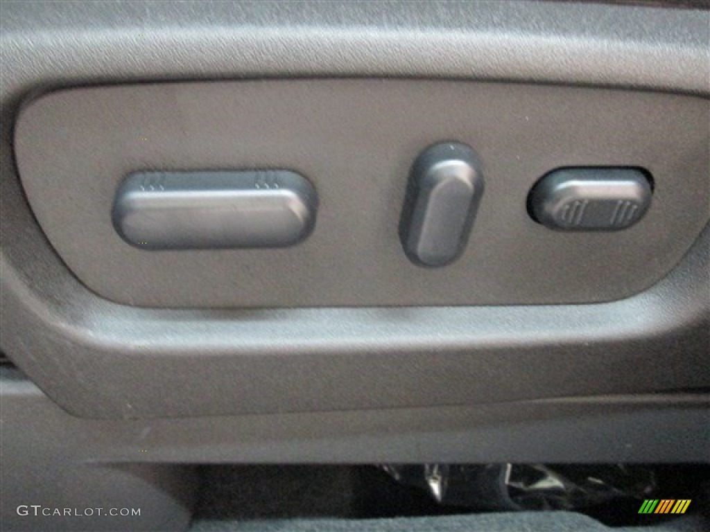 2015 Explorer XLT - Ingot Silver / Charcoal Black photo #18