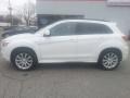 Diamond White Pearl - Outlander Sport SE Photo No. 4