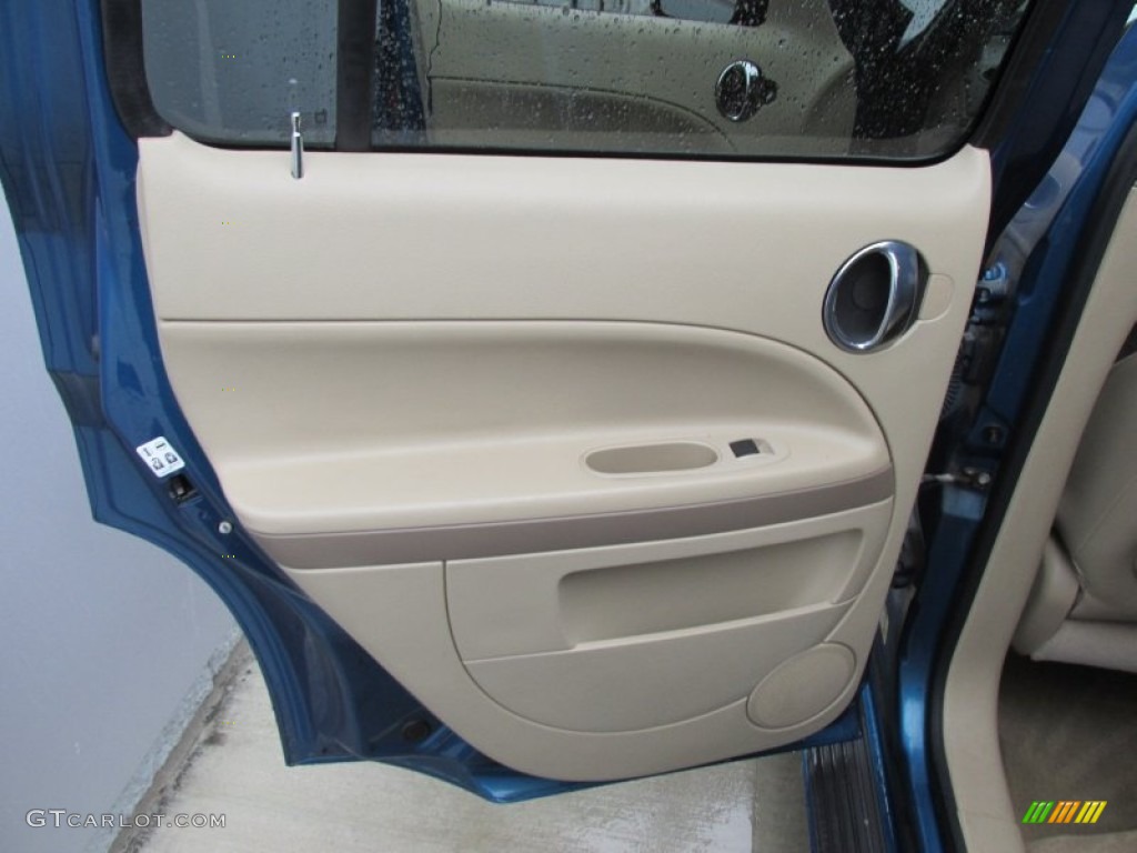 2009 HHR LT - Blue Flash Metallic / Cashmere photo #20