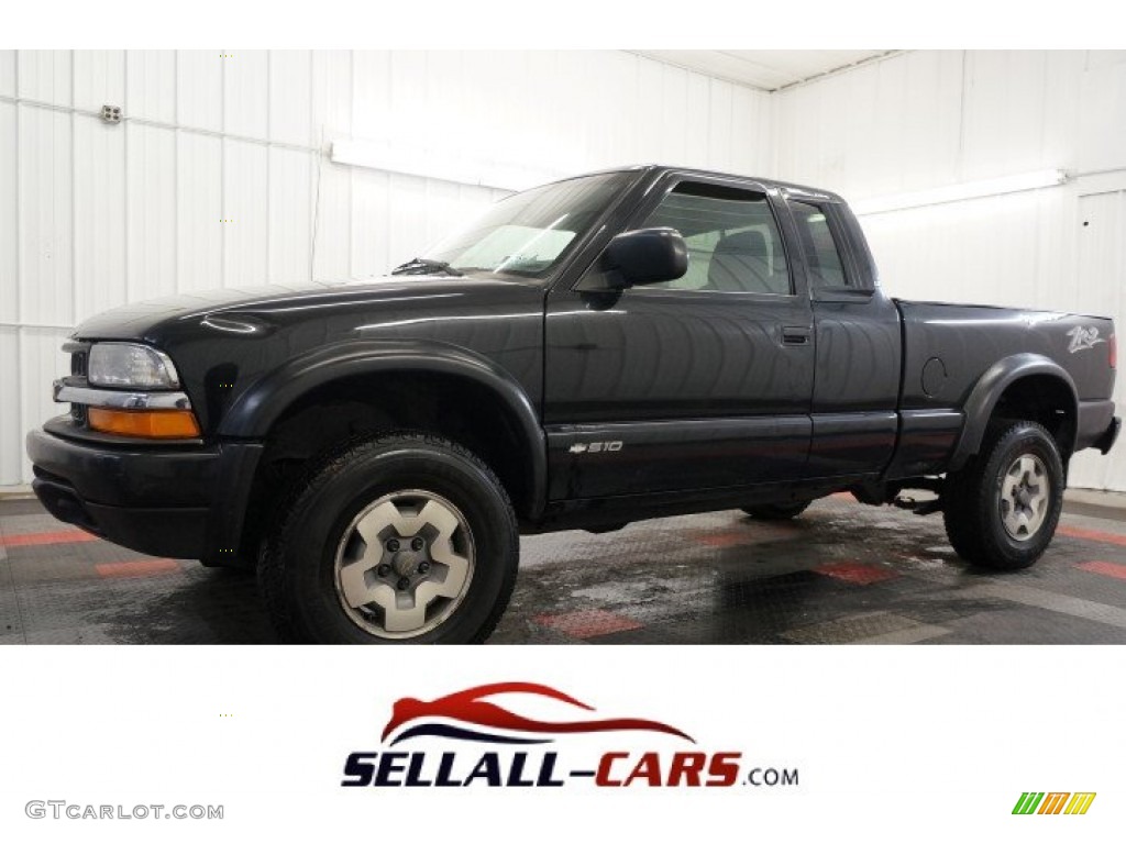 2002 S10 LS Extended Cab 4x4 - Onyx Black / Graphite photo #1